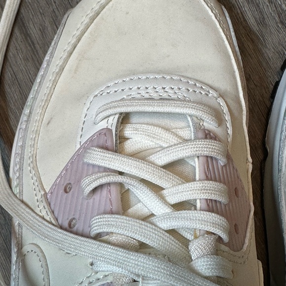 Nike Women's Airmax 90 Valentine’s Day 2020 - Size 9 - Picture 7 of 11